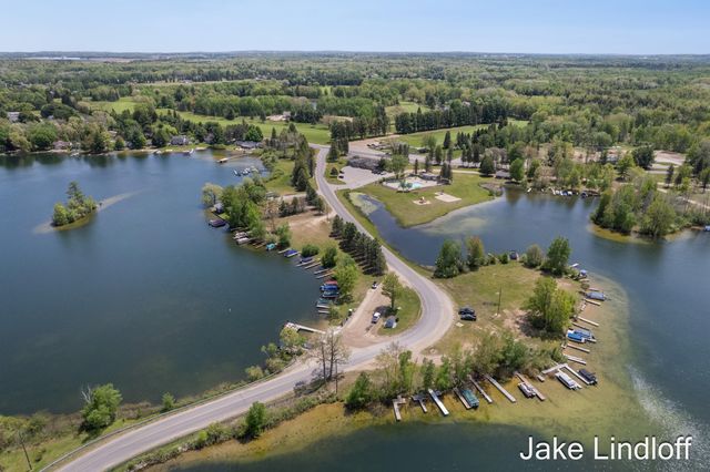 11014 E Royal Road, Morton Twp, MI 49346