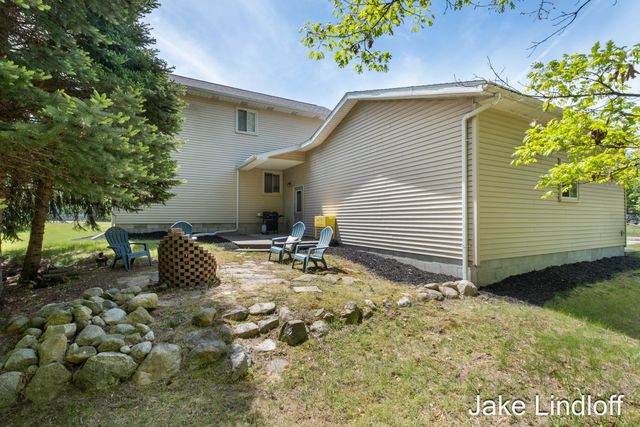 11014 E Royal Road, Morton Twp, MI 49346