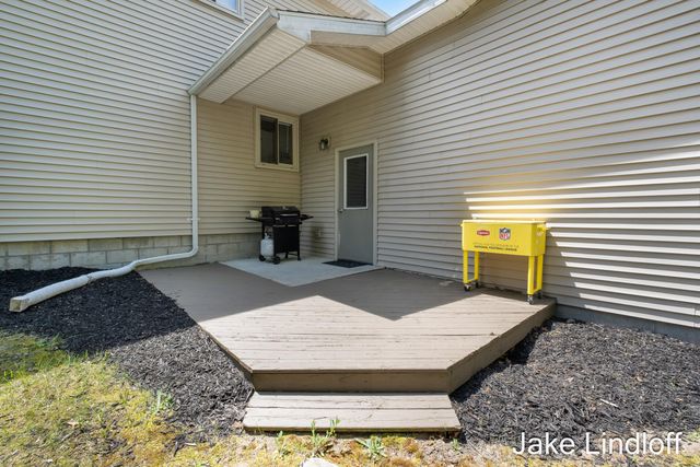 11014 E Royal Road, Morton Twp, MI 49346