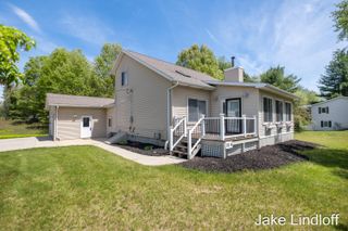 11014 E Royal Road, Morton Twp, MI 49346