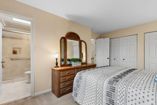 1010 Pembridge Road, Lake Zurich, IL 60047