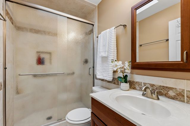 1010 Pembridge Road, Lake Zurich, IL 60047