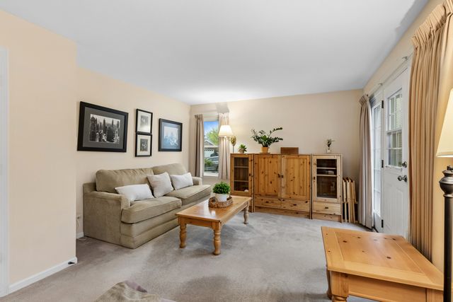 1010 Pembridge Road, Lake Zurich, IL 60047