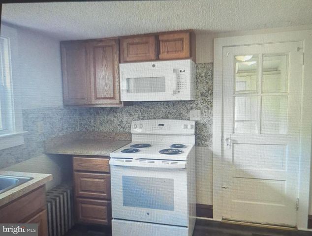 42 MAIN ST, Bridgeport, NJ 08014