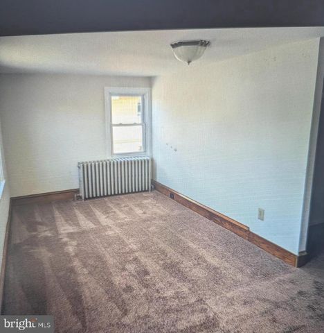 42 MAIN ST, Bridgeport, NJ 08014