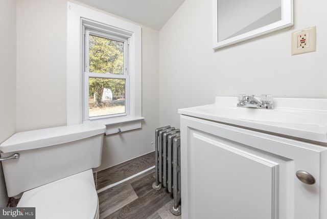 42 MAIN ST, Bridgeport, NJ 08014