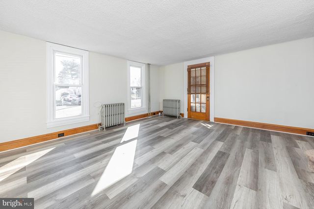 42 MAIN ST, Bridgeport, NJ 08014