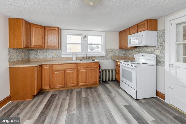 42 MAIN ST, Bridgeport, NJ 08014