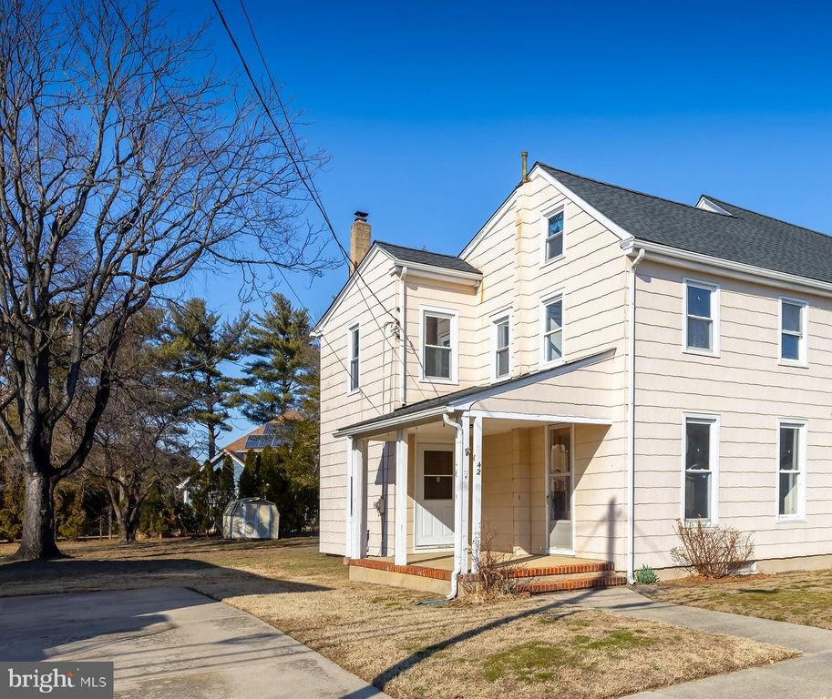 42 MAIN ST, Bridgeport, NJ 08014