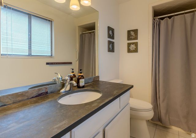 2518 W CARSON LN, West Jordan, UT 84084