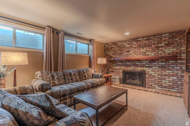 2518 W CARSON LN, West Jordan, UT 84084