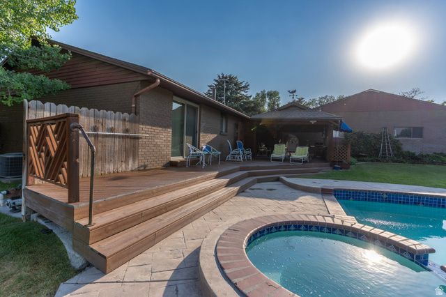 2518 W CARSON LN, West Jordan, UT 84084