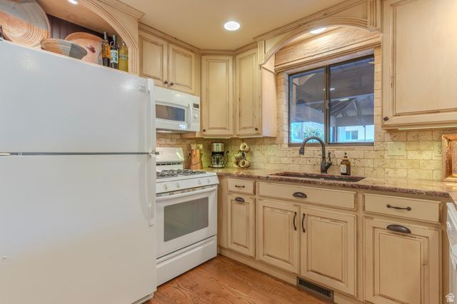 2518 W CARSON LN, West Jordan, UT 84084