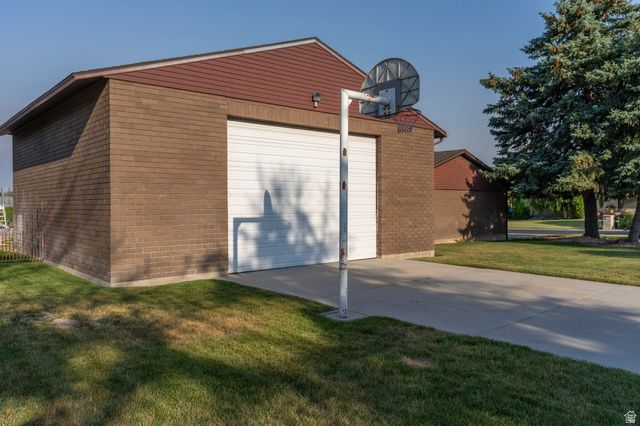 2518 W CARSON LN, West Jordan, UT 84084