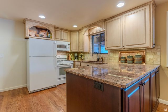 2518 W CARSON LN, West Jordan, UT 84084