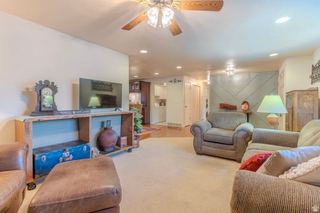 2518 W CARSON LN, West Jordan, UT 84084