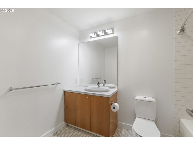 1926 W BURNSIDE St 812, Portland, OR 97209