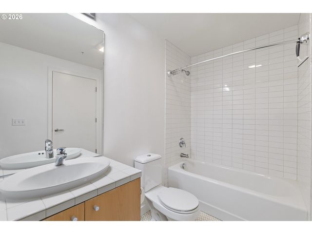 1926 W BURNSIDE St 812, Portland, OR 97209