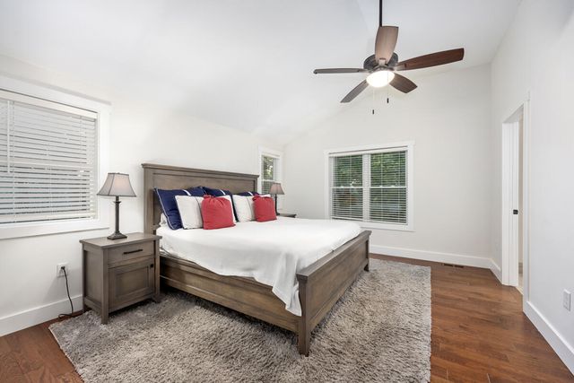 1059 Cumberland Avenue SE, Lowell, MI 49331