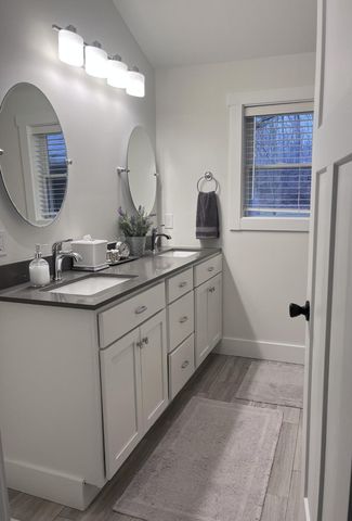 1059 Cumberland Avenue SE, Lowell, MI 49331