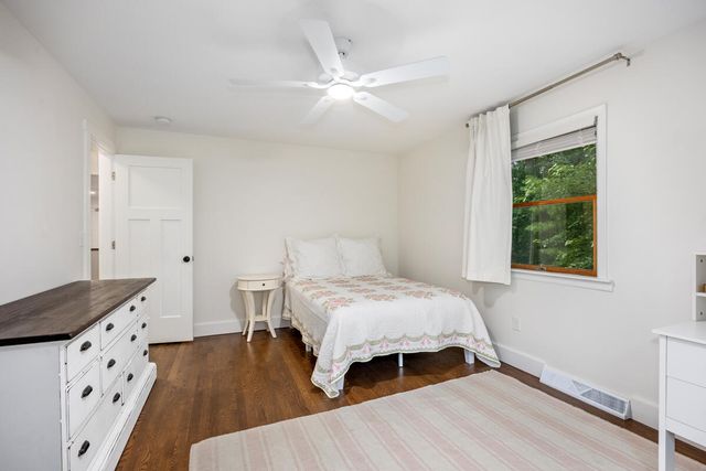 1059 Cumberland Avenue SE, Lowell, MI 49331