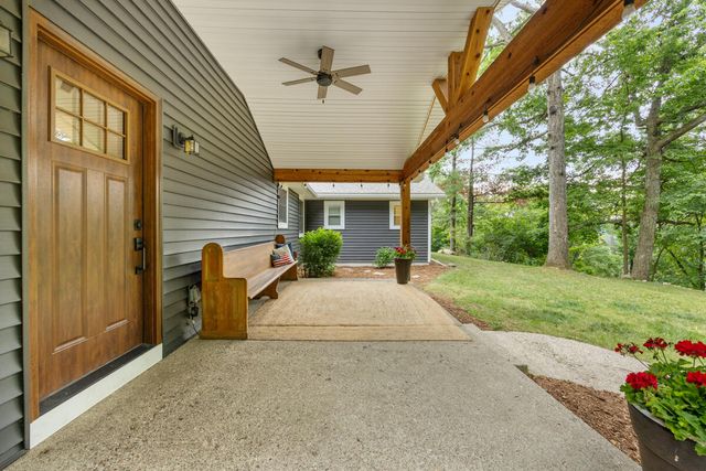1059 Cumberland Avenue SE, Lowell, MI 49331