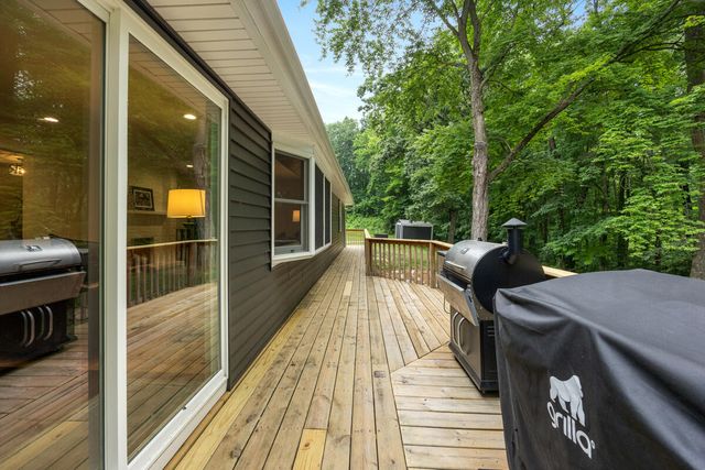 1059 Cumberland Avenue SE, Lowell, MI 49331