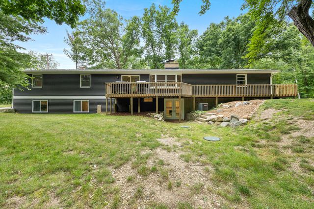 1059 Cumberland Avenue SE, Lowell, MI 49331