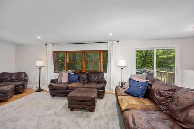 1059 Cumberland Avenue SE, Lowell, MI 49331