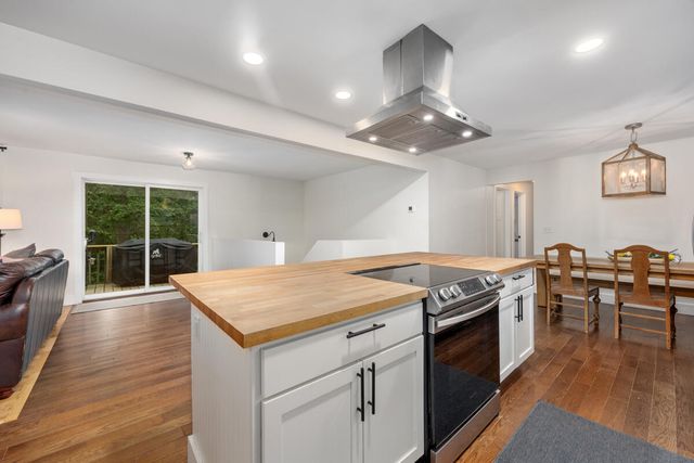 1059 Cumberland Avenue SE, Lowell, MI 49331