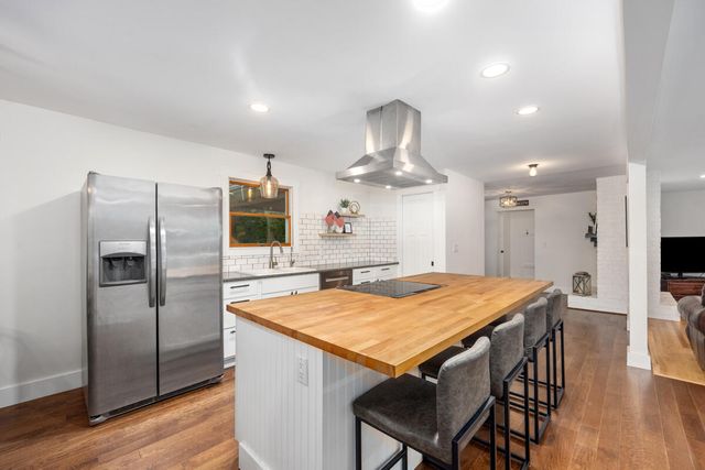 1059 Cumberland Avenue SE, Lowell, MI 49331