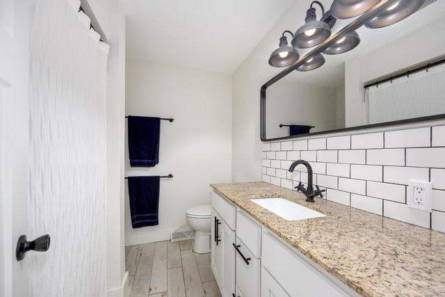 1059 Cumberland Avenue SE, Lowell, MI 49331
