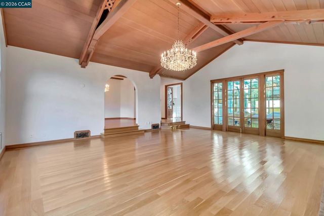 74 Yarrow Valley Ln, Orinda, CA 94563