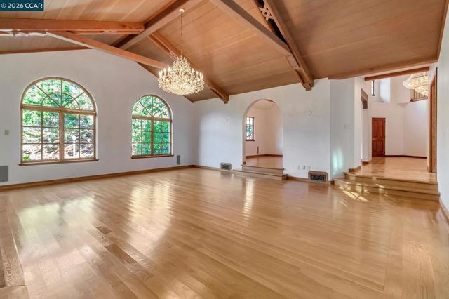 74 Yarrow Valley Ln, Orinda, CA 94563