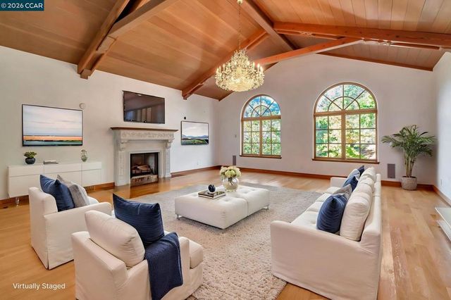 74 Yarrow Valley Ln, Orinda, CA 94563