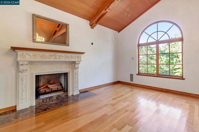 74 Yarrow Valley Ln, Orinda, CA 94563
