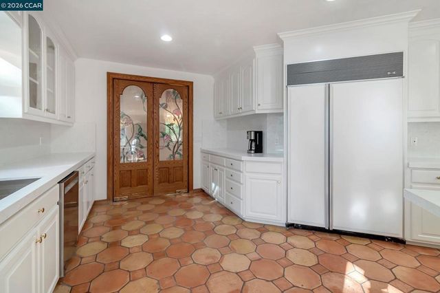 74 Yarrow Valley Ln, Orinda, CA 94563