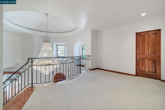 74 Yarrow Valley Ln, Orinda, CA 94563