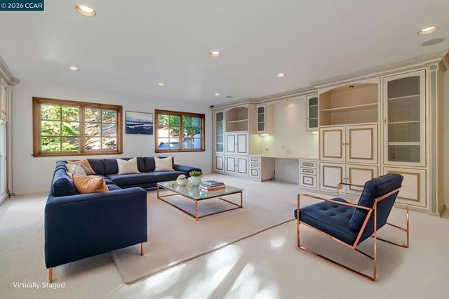 74 Yarrow Valley Ln, Orinda, CA 94563