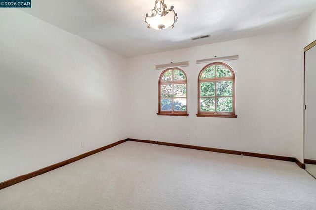 74 Yarrow Valley Ln, Orinda, CA 94563