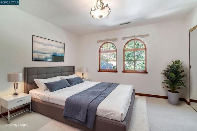74 Yarrow Valley Ln, Orinda, CA 94563