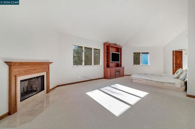 74 Yarrow Valley Ln, Orinda, CA 94563