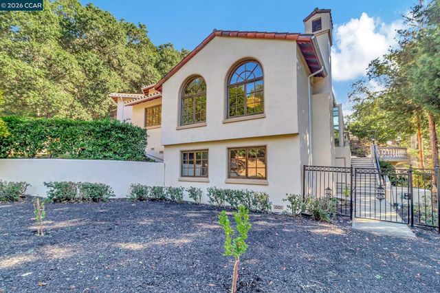 74 Yarrow Valley Ln, Orinda, CA 94563