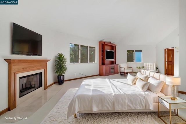 74 Yarrow Valley Ln, Orinda, CA 94563