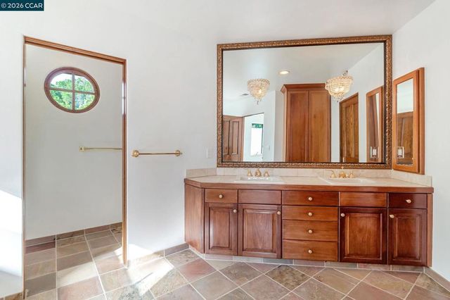74 Yarrow Valley Ln, Orinda, CA 94563