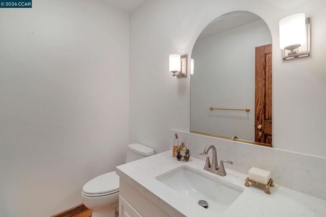 74 Yarrow Valley Ln, Orinda, CA 94563