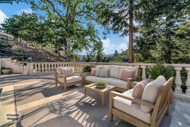 74 Yarrow Valley Ln, Orinda, CA 94563