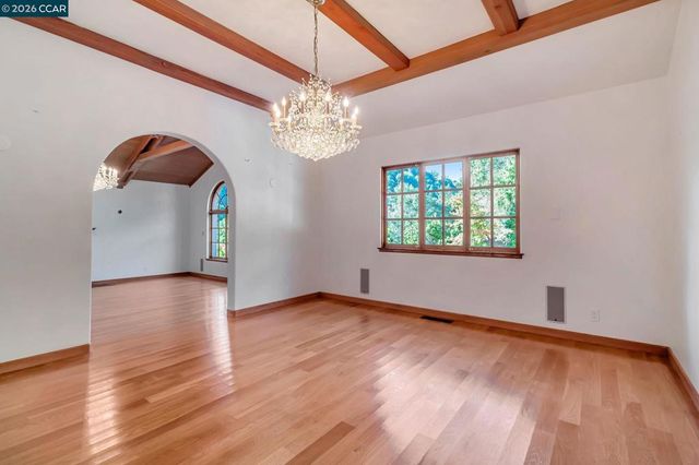 74 Yarrow Valley Ln, Orinda, CA 94563