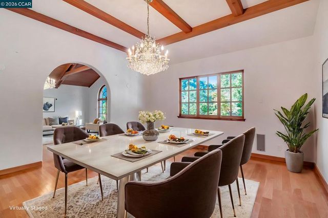 74 Yarrow Valley Ln, Orinda, CA 94563