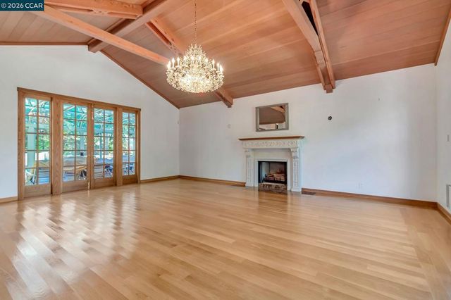 74 Yarrow Valley Ln, Orinda, CA 94563